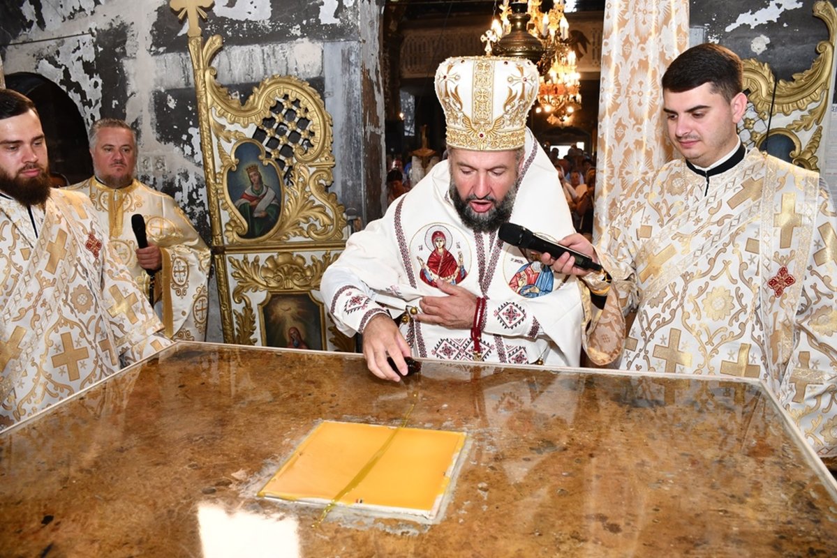 Înnoirea bisericii Schitului „Pogorârea Sfântului Duh”-Vărădia  300841