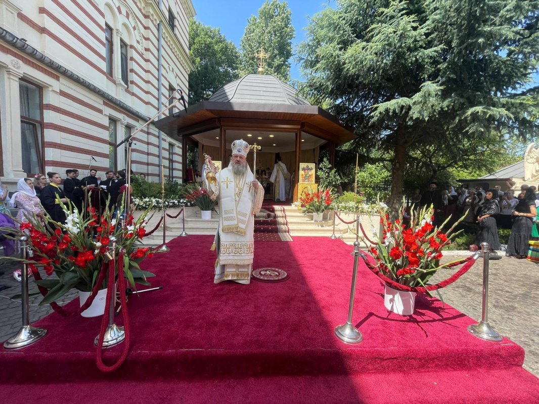 Prăznuire luminoasă la Mănăstirea Radu Vodă din Bucureşti 300814