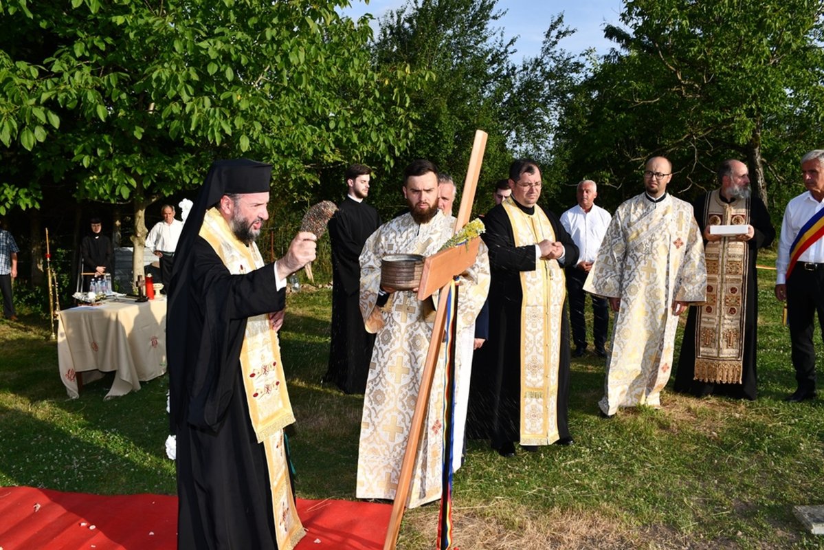 Înălțare duhovnicească la o mănăstire dintr‑o poiană 300885