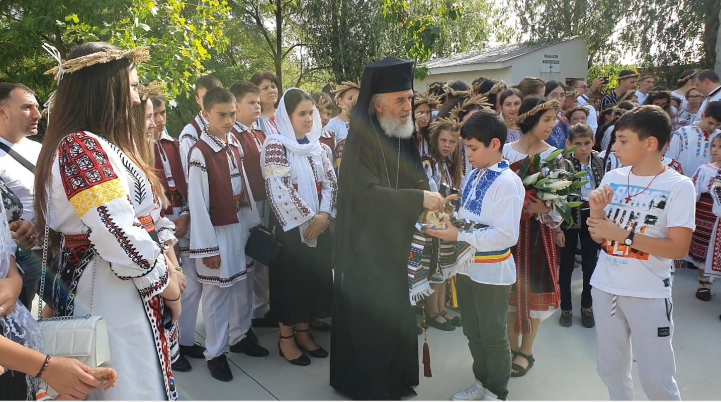 Pelerinii tinereții, izvor de comuniune la Buciumeni 300905