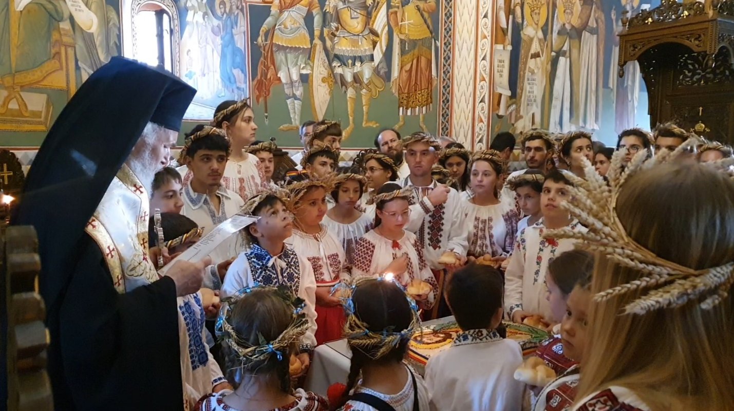 Pelerinii tinereții, izvor de comuniune la Buciumeni 300907