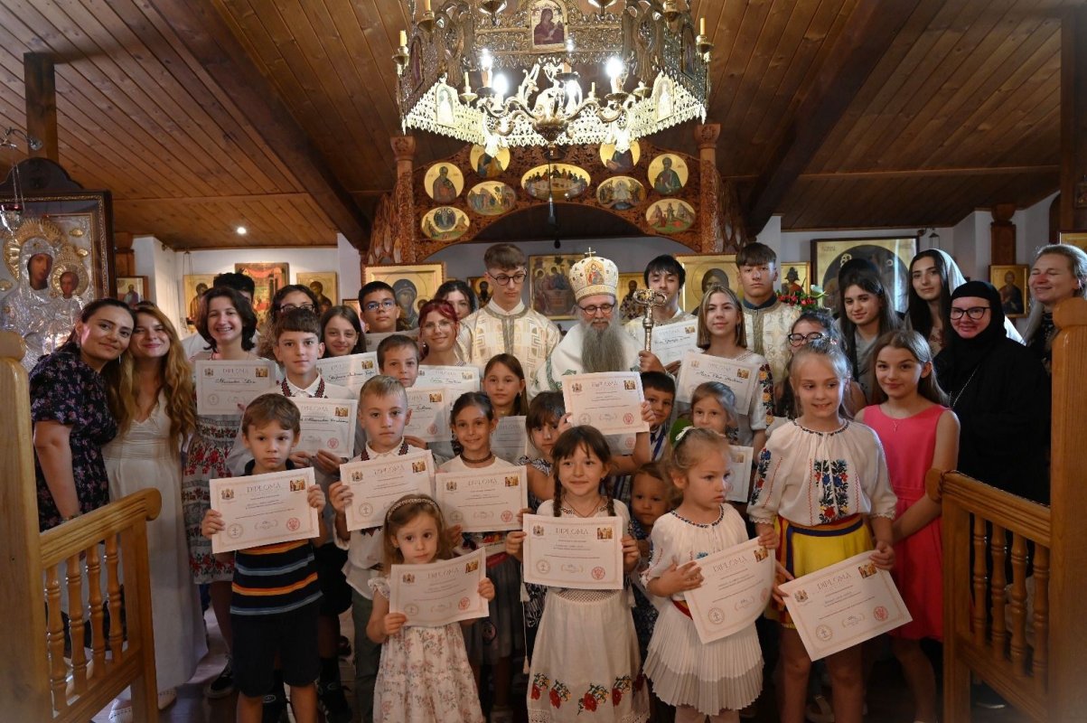 Binecuvântări arhierești pentru români din Italia 300990