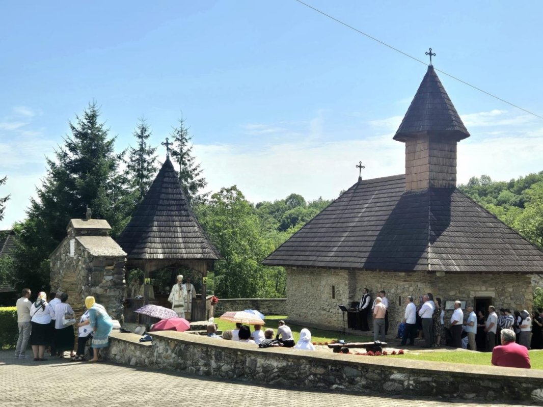 Hramul Mănăstirii „Sfânta Treime” de la Măgina, Alba 300929