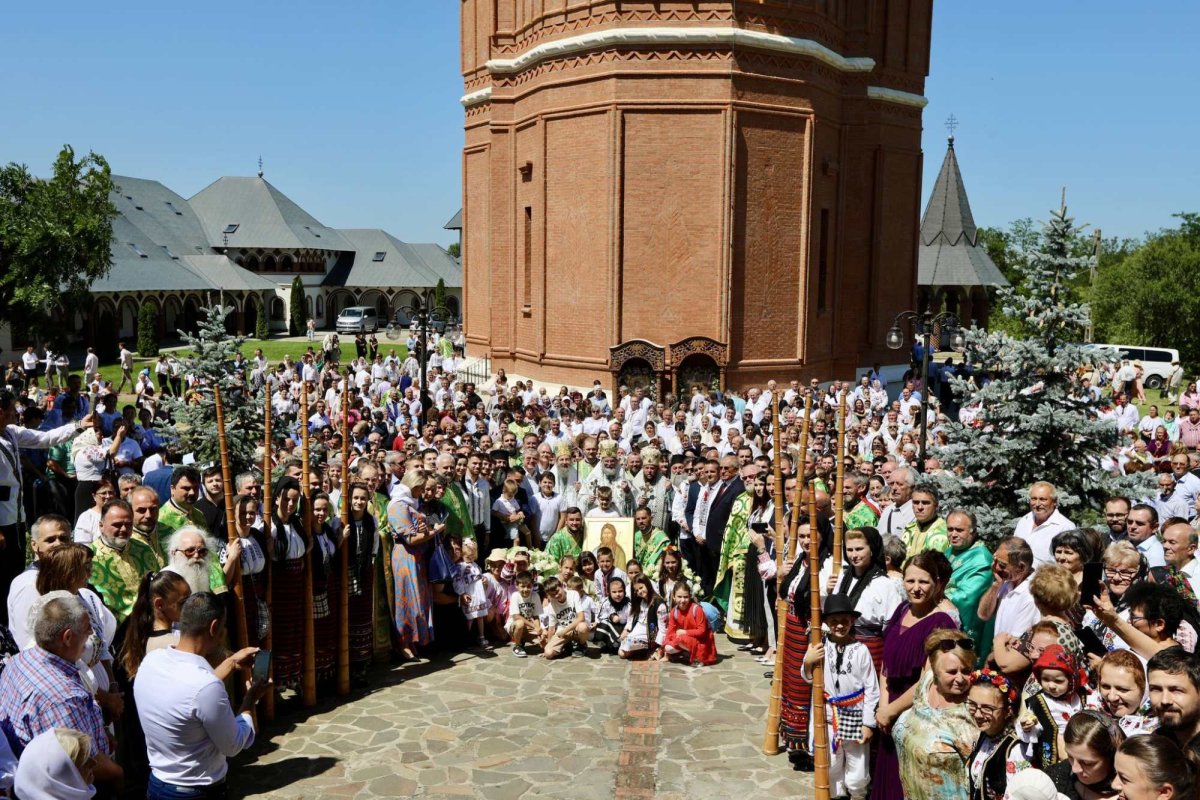 Mănăstirea Scărișoara Nouă și-a sărbătorit ocrotitorul 300939
