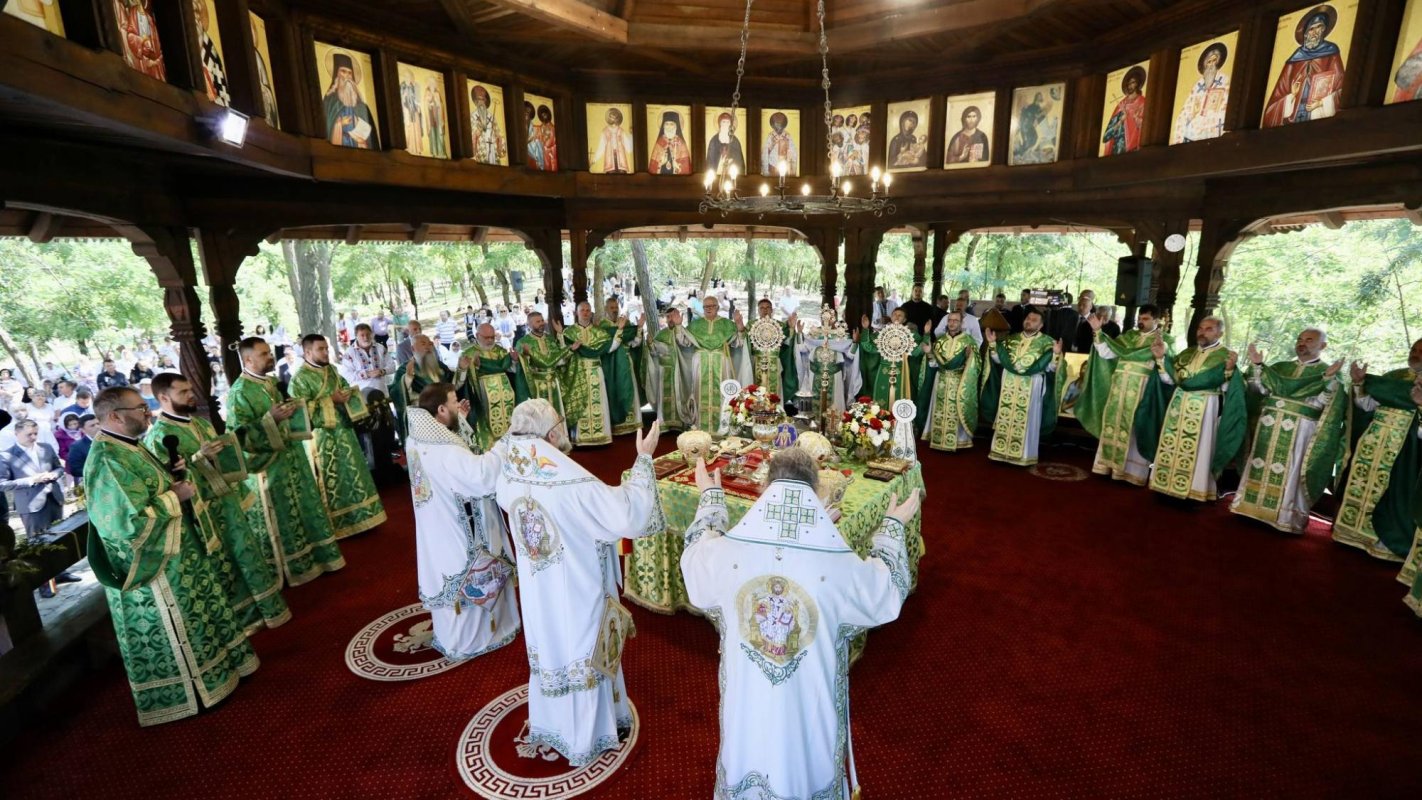 Mănăstirea Scărișoara Nouă și-a sărbătorit ocrotitorul 300940