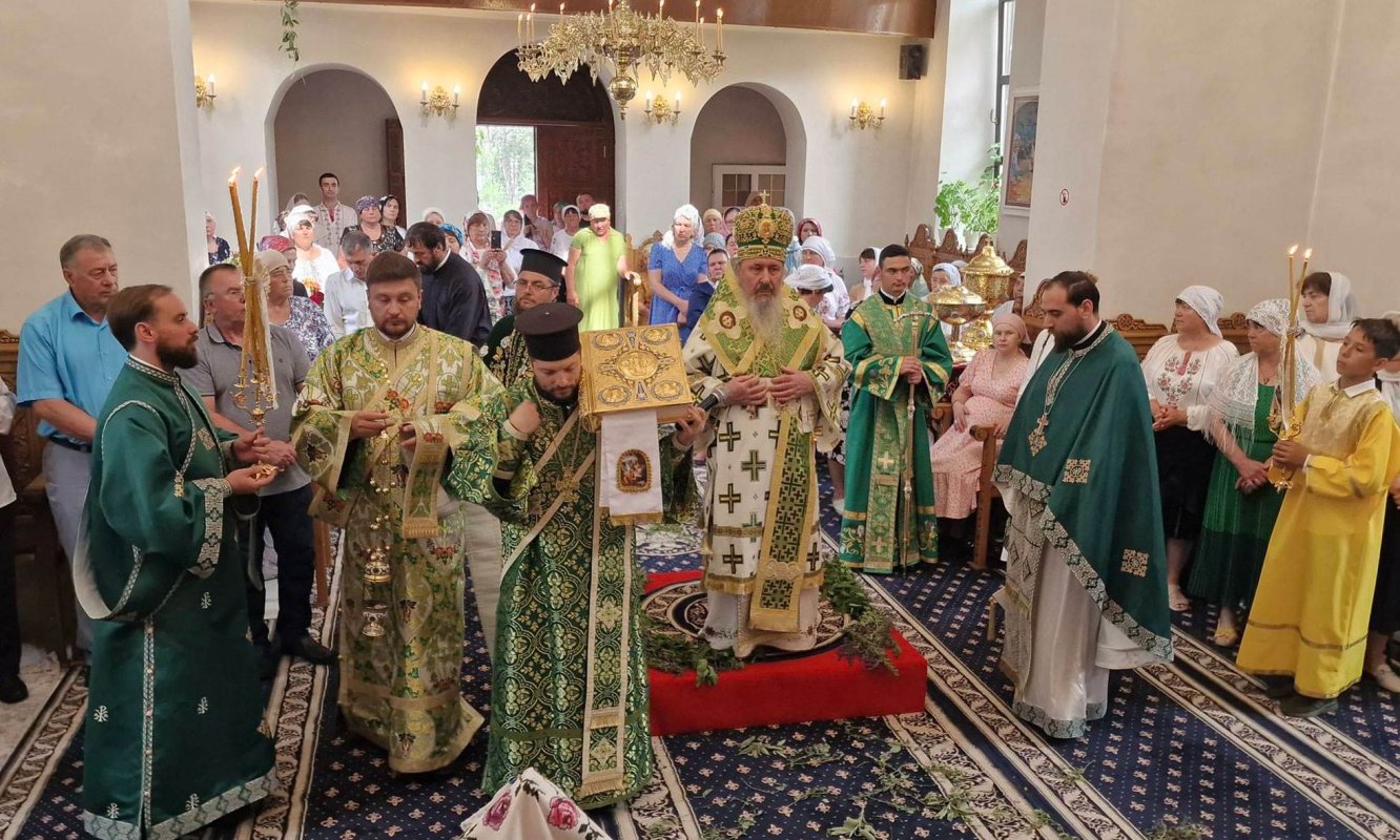 O comunitate euharistică întărită prin rugăciune și binecuvântare 300949