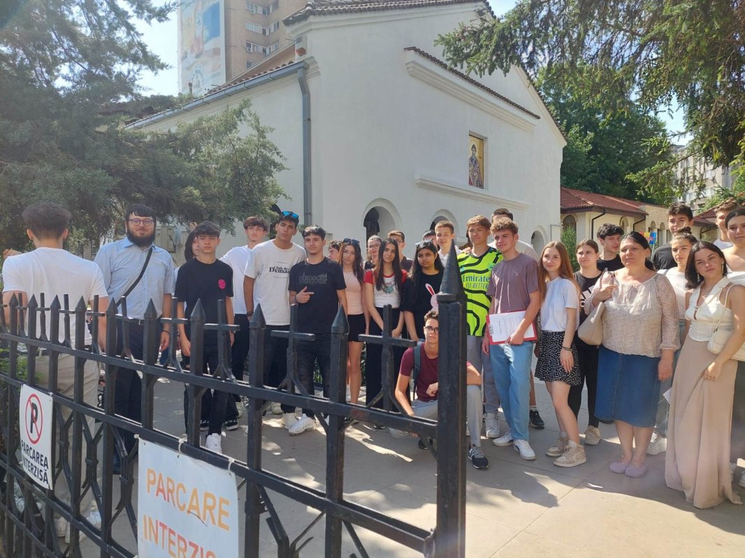 Tur pietonal ghidat pentru elevi din Capitală 300979