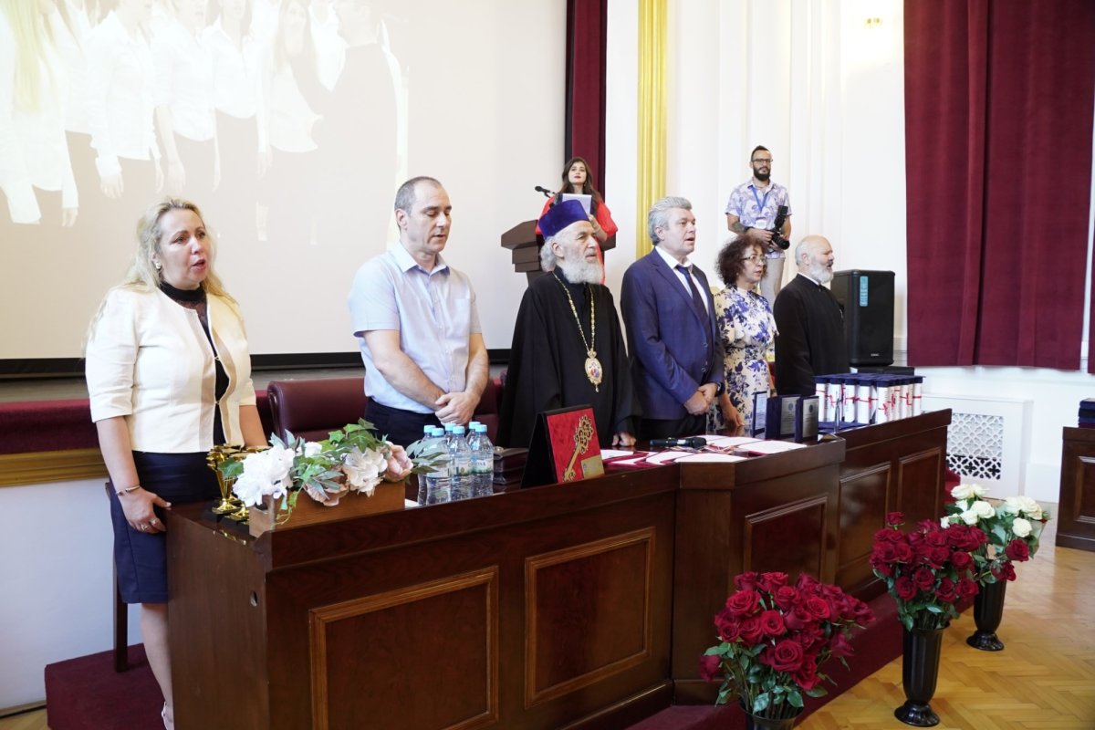 Cursul festiv al absolvenţilor Facultăţii de Istorie, Filosofie şi Teologie din Galaţi 301064