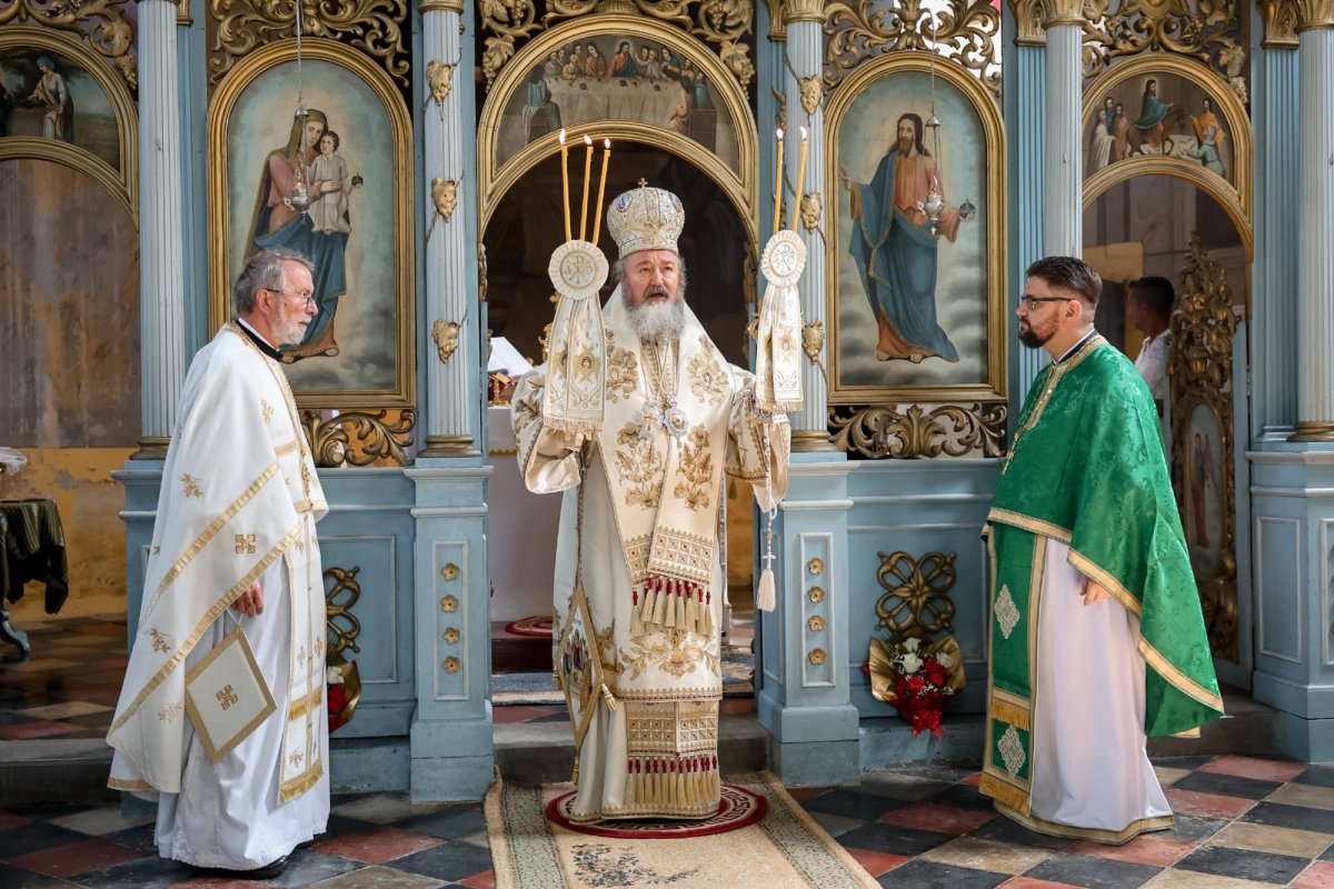 Înnoire și binecuvântare într-o parohie românească din Serbia 301059