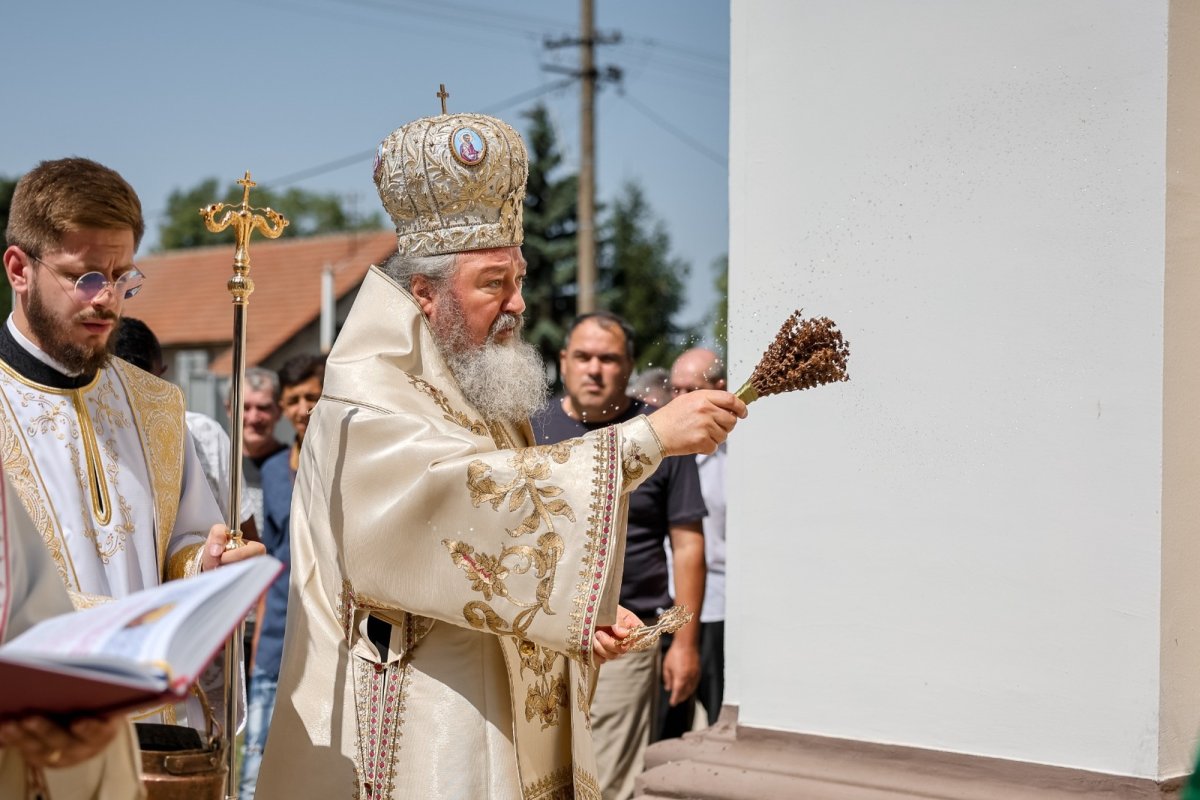 Înnoire și binecuvântare într-o parohie românească din Serbia 301062