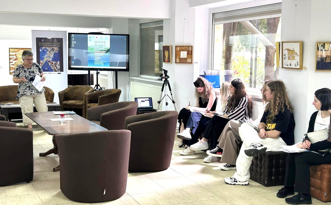 Școală de vară pentru tineri cercetători la Ipotești 301007