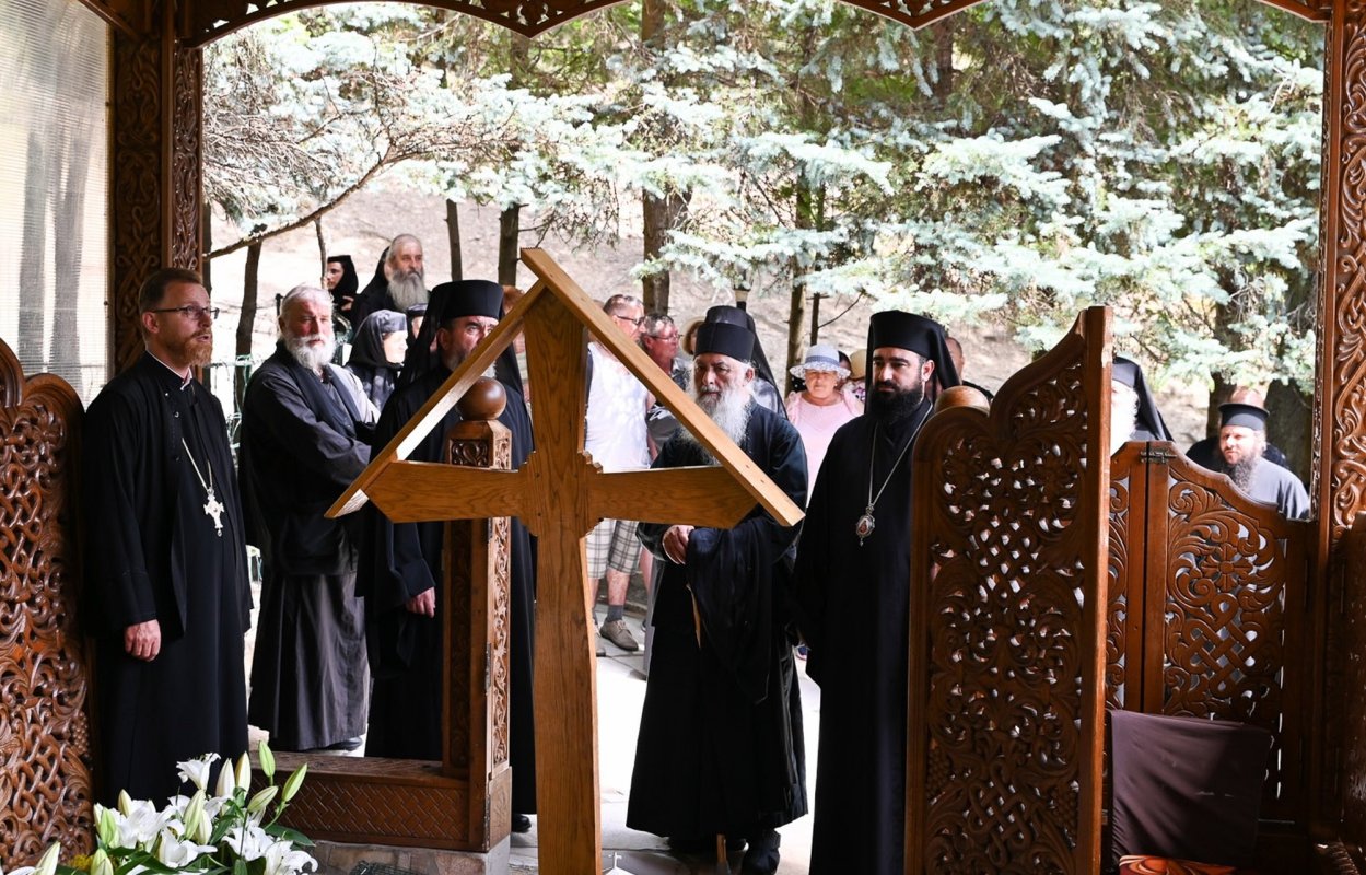 Sinaxă monahală în Episcopia Devei şi Hunedoarei 301040