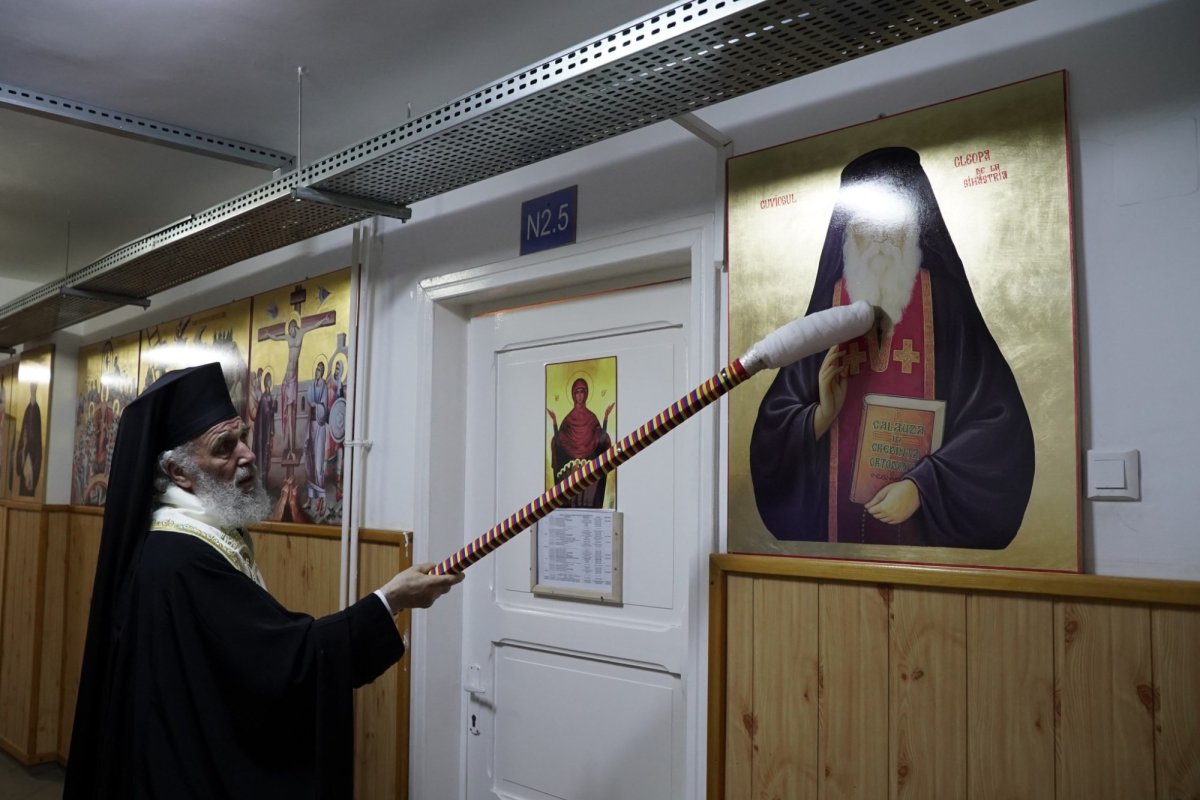 Sfințirea icoanelor capelei Centrului de detenţie Brăila-Tichileşti 301141