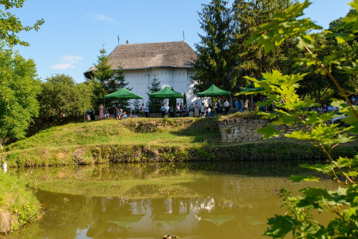 Binecuvântare arhierească la hramul Mănăstirii Lacuri - Hârlău 301170