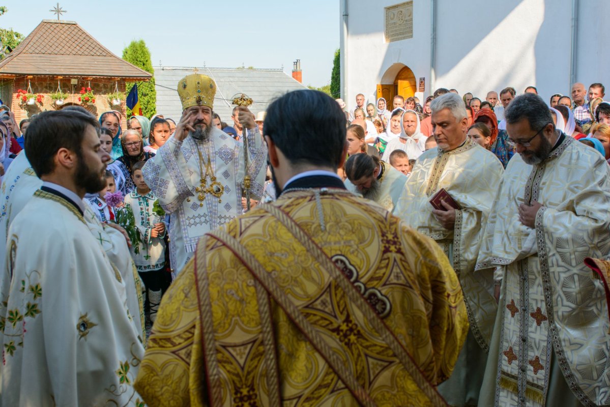 Binecuvântare arhierească la hramul Mănăstirii Lacuri - Hârlău 301176