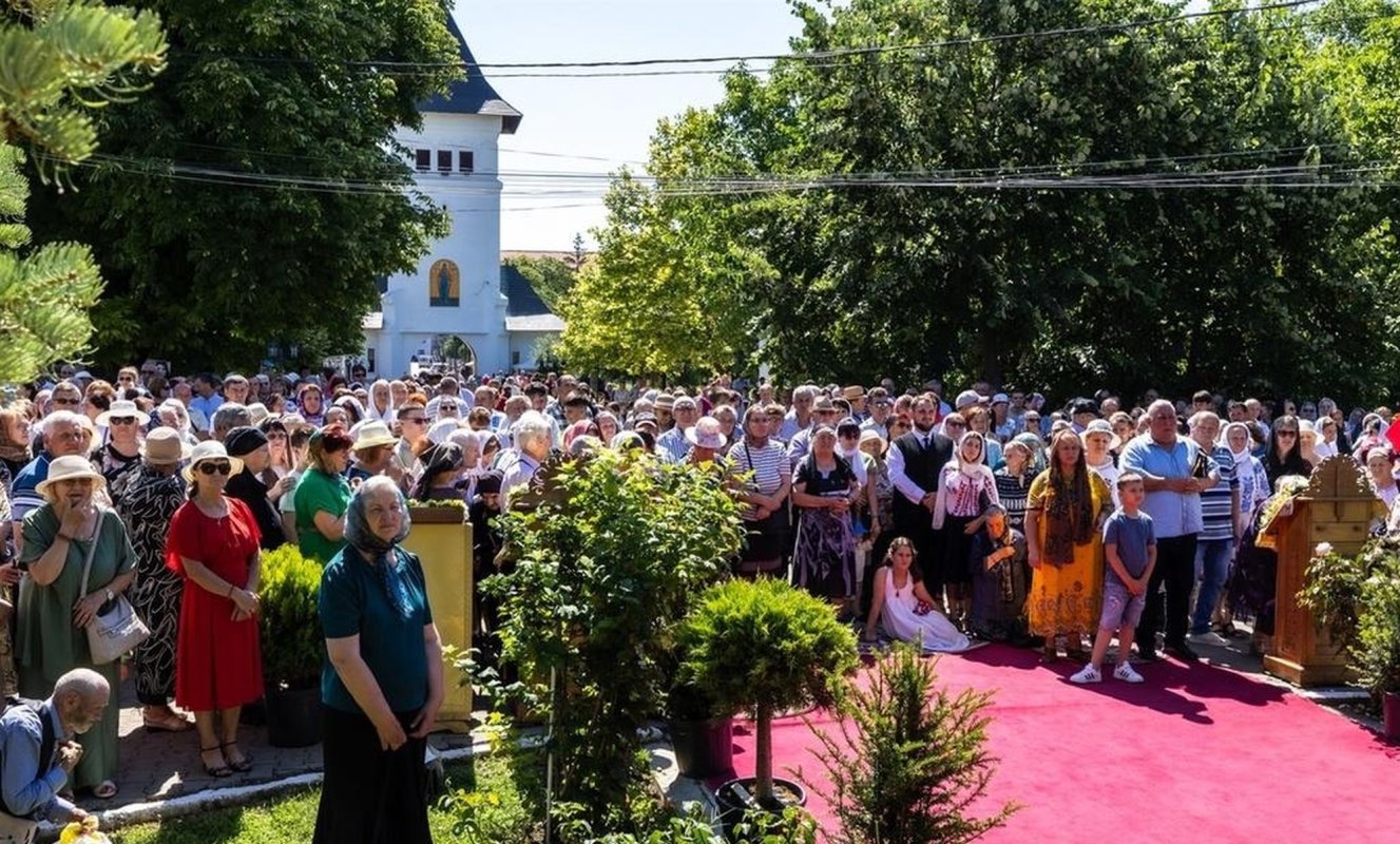 Hramul Catedralei Episcopale din Huși 301334