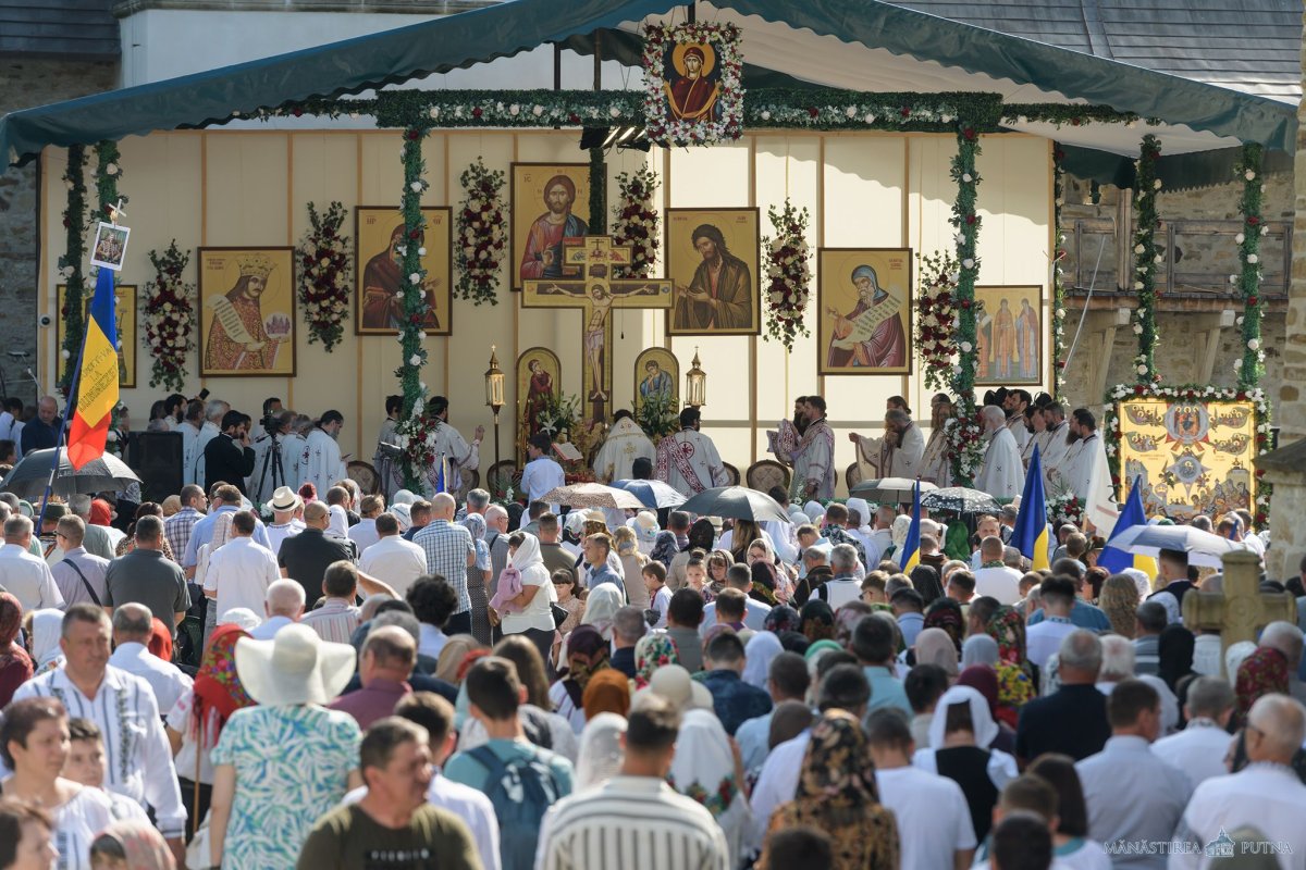 Sărbătorirea Sfântului Voievod Ștefan cel Mare la Mănăstirea Putna 301225