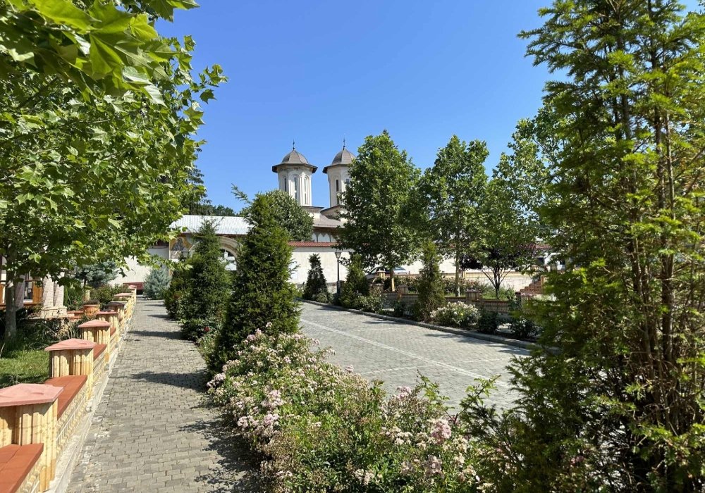 Amintiri din istoria bătrânei chinovii de la Sitaru 300586