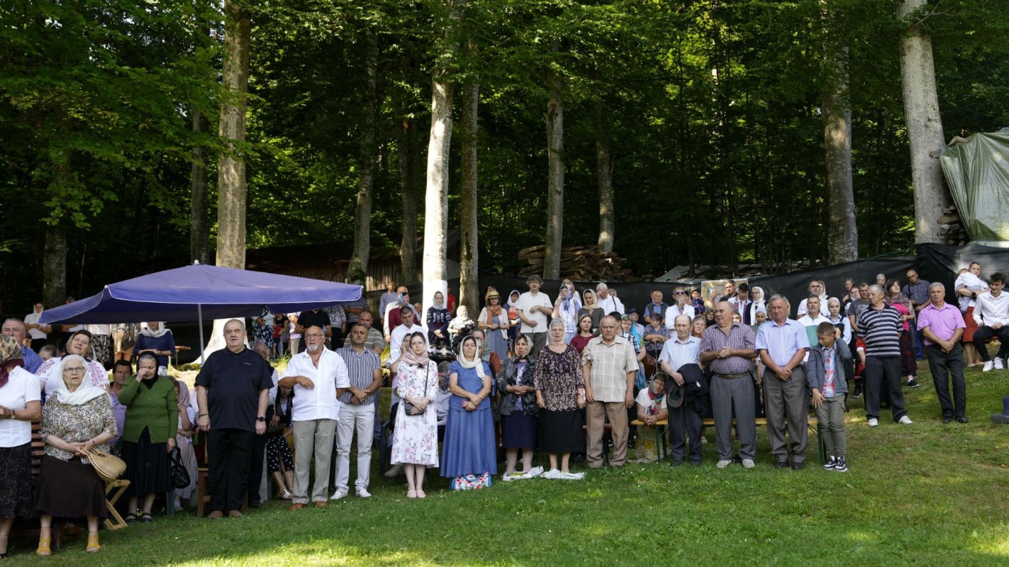 Sărbătoarea Mănăstirii „Sfinții Apostoli Petru și Pavel” de la Cârțișoara 301256