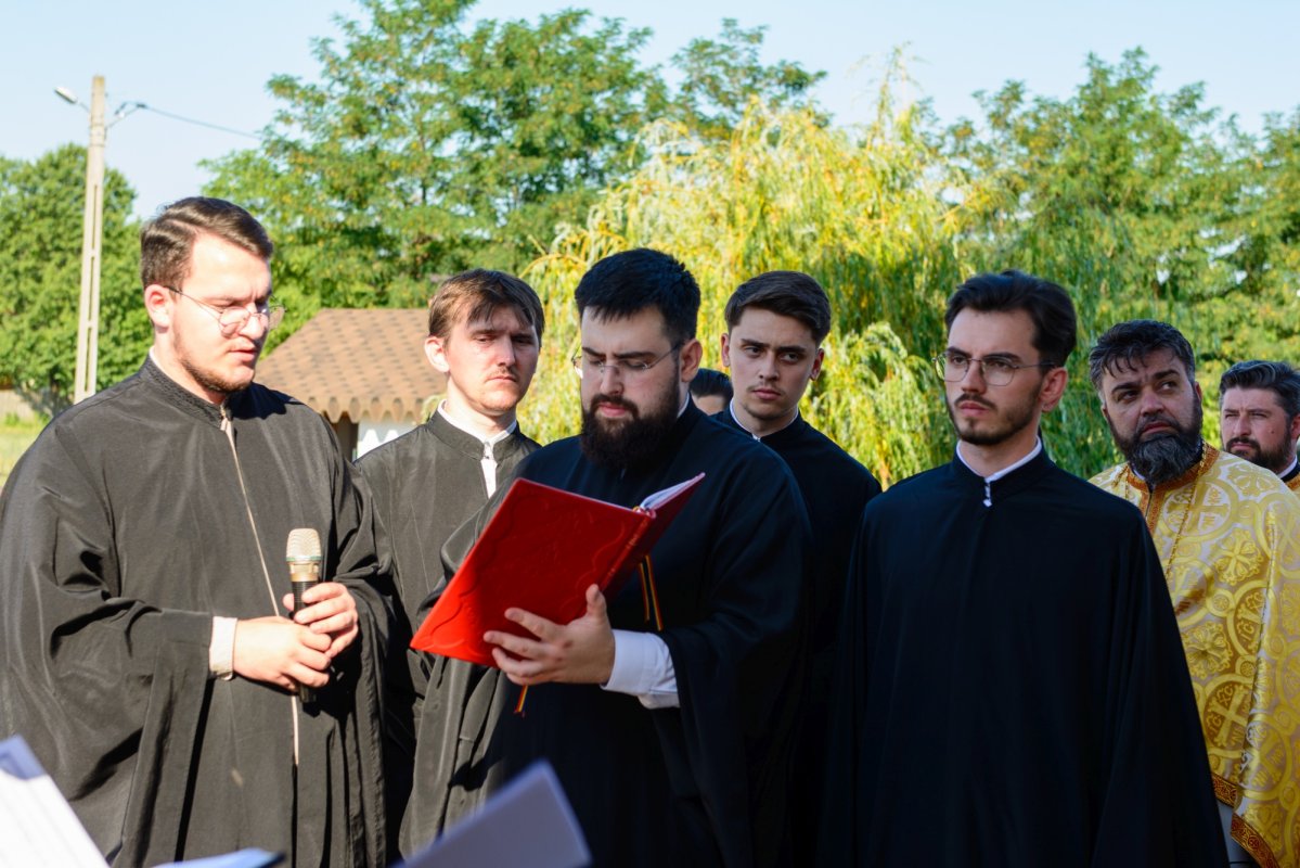 Sfințirea picturii unei biserici din Botoșani 301305