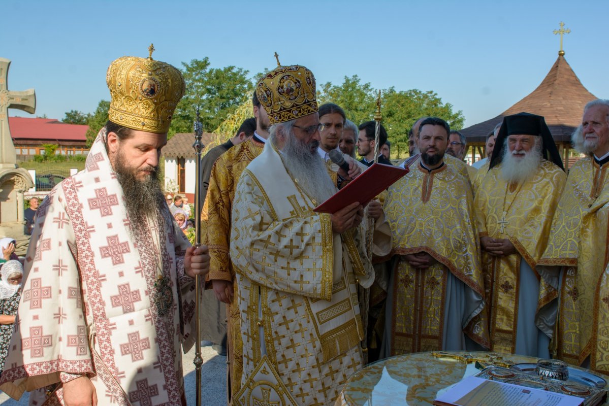 Sfințirea picturii unei biserici din Botoșani 301306