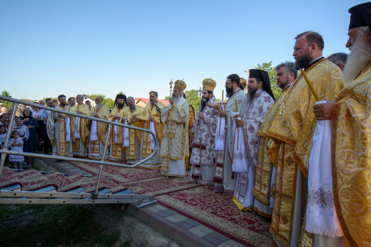 Sfințirea picturii unei biserici din Botoșani 301310