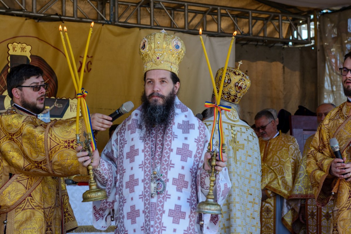 Sfințirea picturii unei biserici din Botoșani 301313