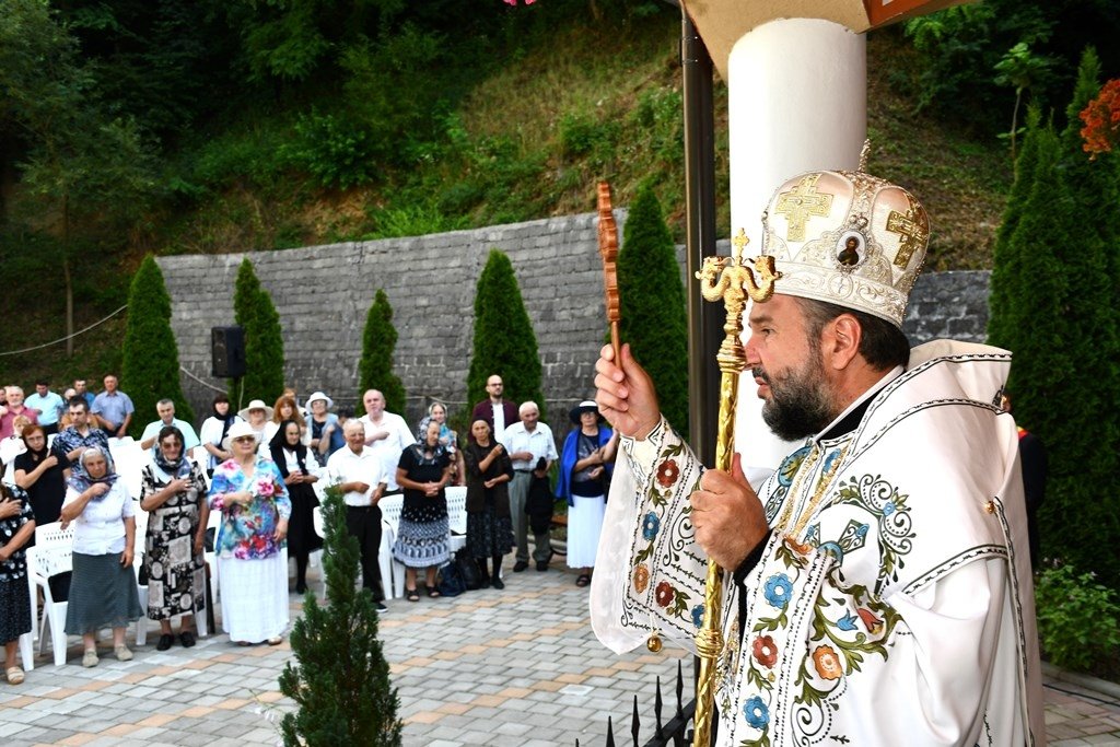 Hramul Mănăstirii „Duminica Tuturor Sfinților” - Piatra Scrisă 301371