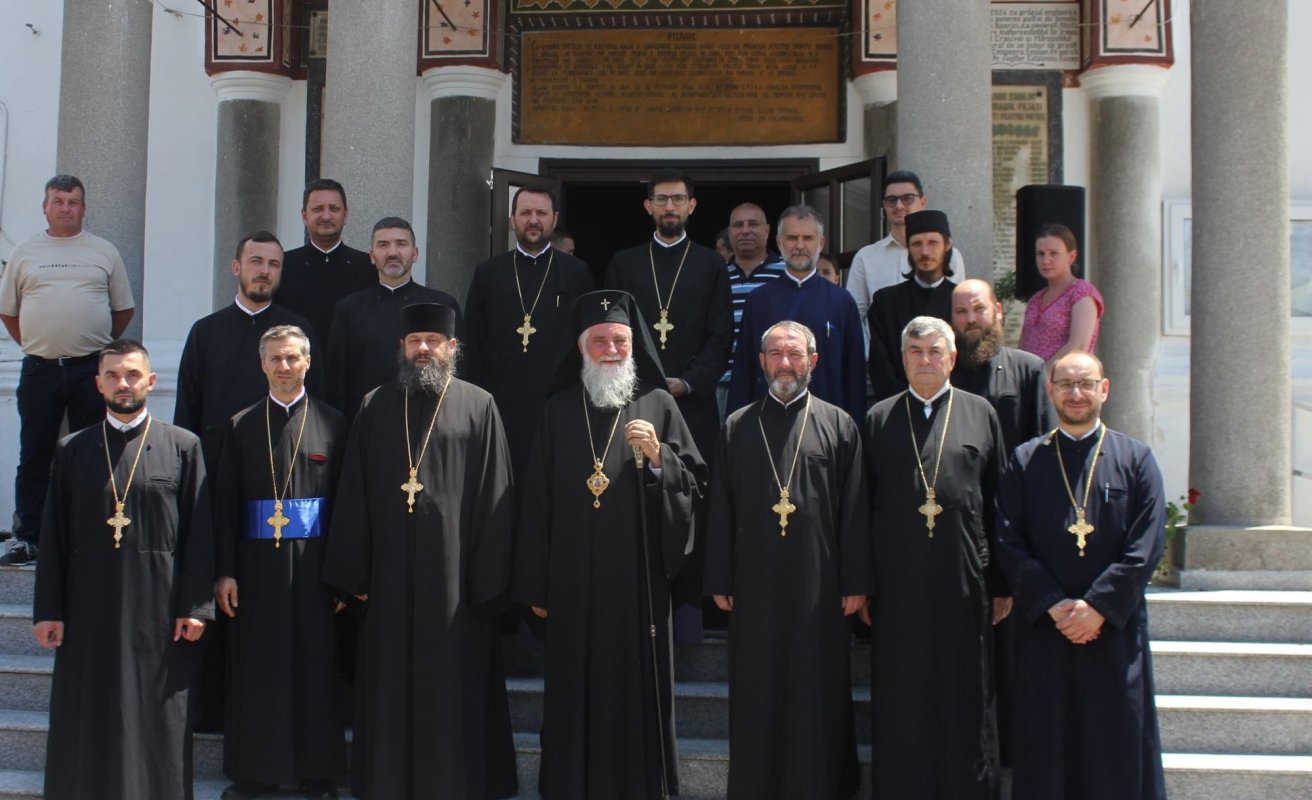 Sfinții Apostoli cinstiți într‑o parohie doljeană 301365