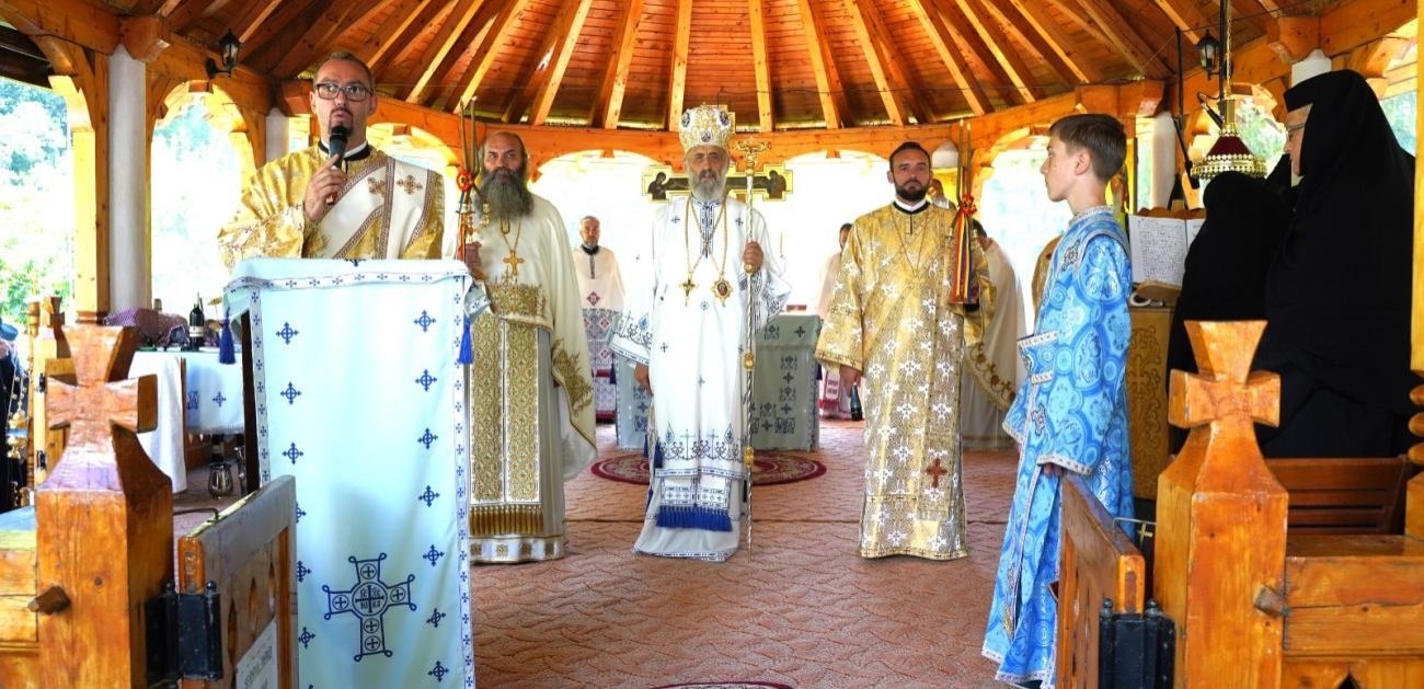 Slujire arhierească la Mănăstirea Râmeț 301353