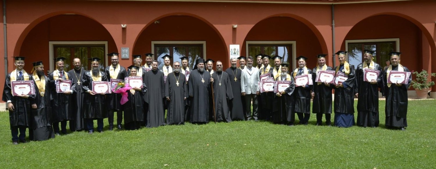 Absolvire la Extensia de la Roma a Facultății „Justinian Patriarhul” 301539