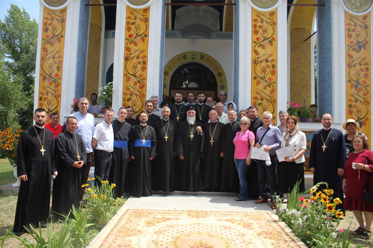 Resfințirea bisericii din parohia olteană Slăvuța 301495