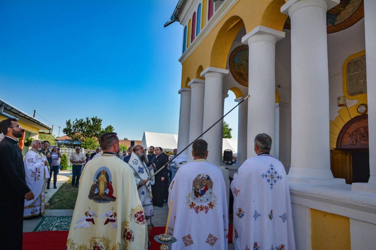 Resfințirea bisericii Parohiei Radomireşti din județul Olt 301501