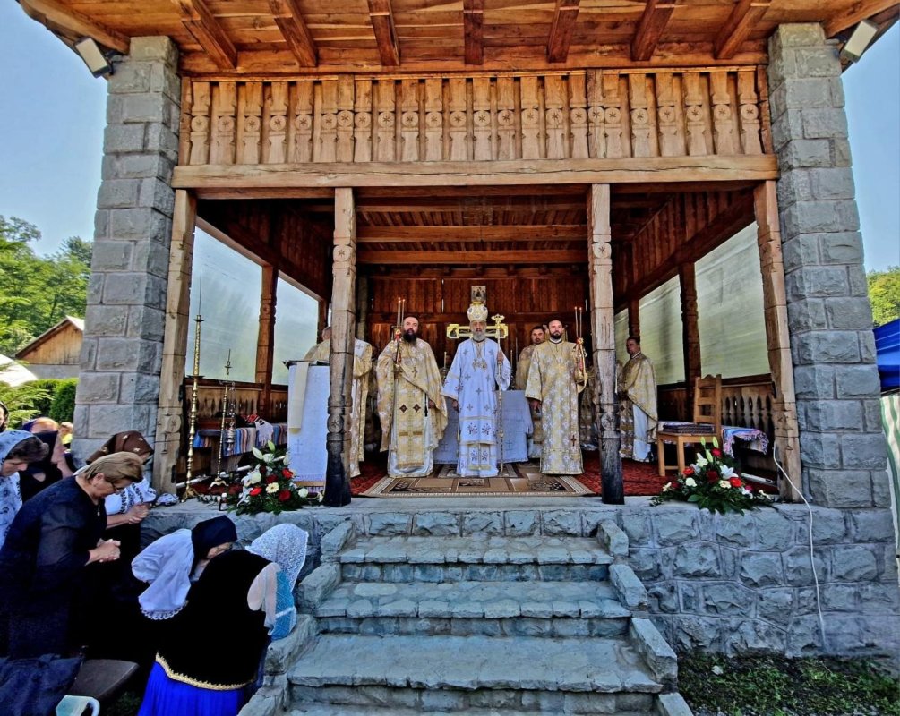 Sărbătoare la Mănăstirea „Toți Sfinții” de la Cașva, judeţul Mureş 301463