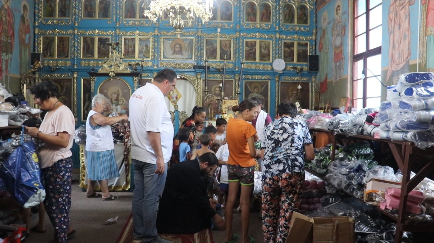 Daruri pentru nevoiași din partea voluntarilor Paraclisului Catedralei Naționale 301646