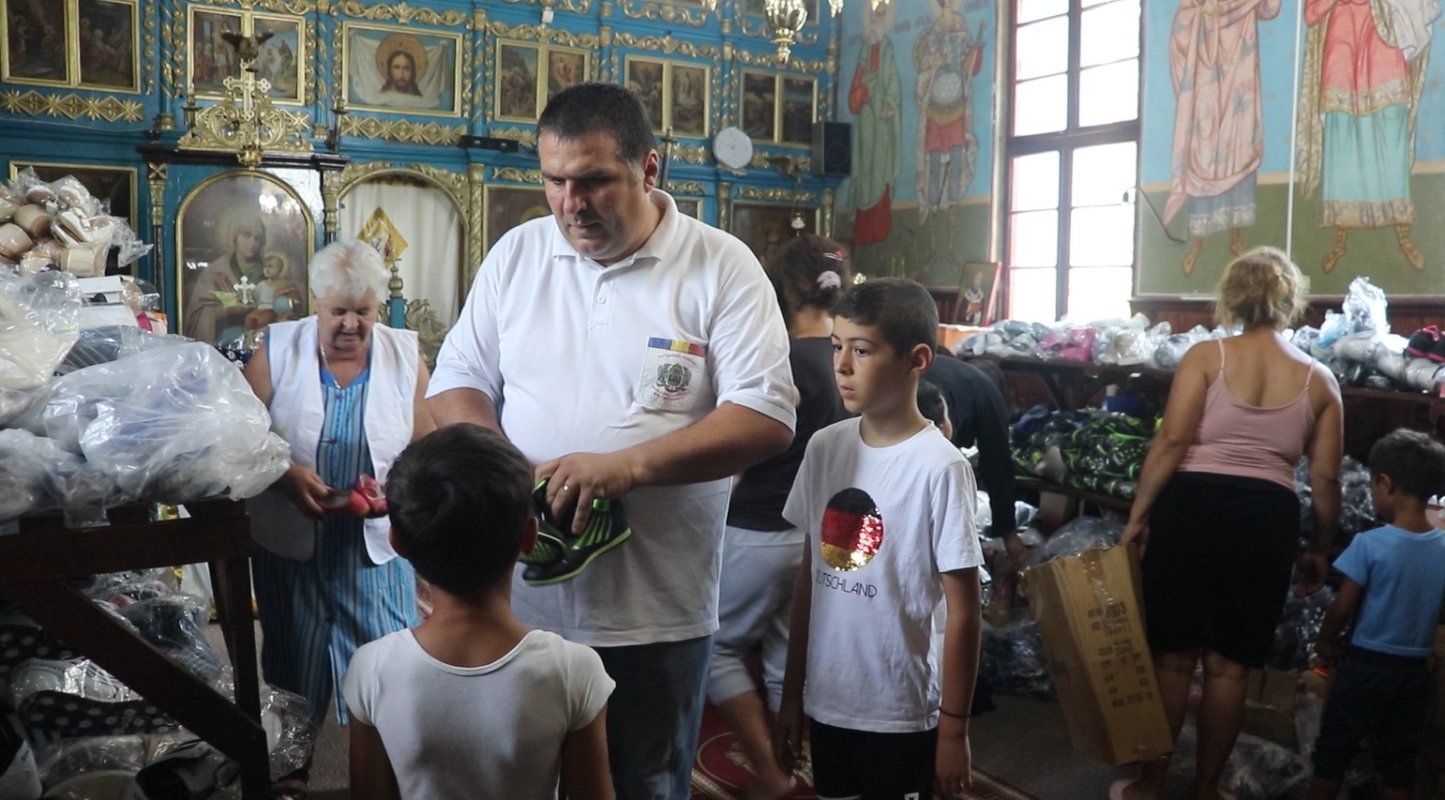 Daruri pentru nevoiași din partea voluntarilor Paraclisului Catedralei Naționale 301647