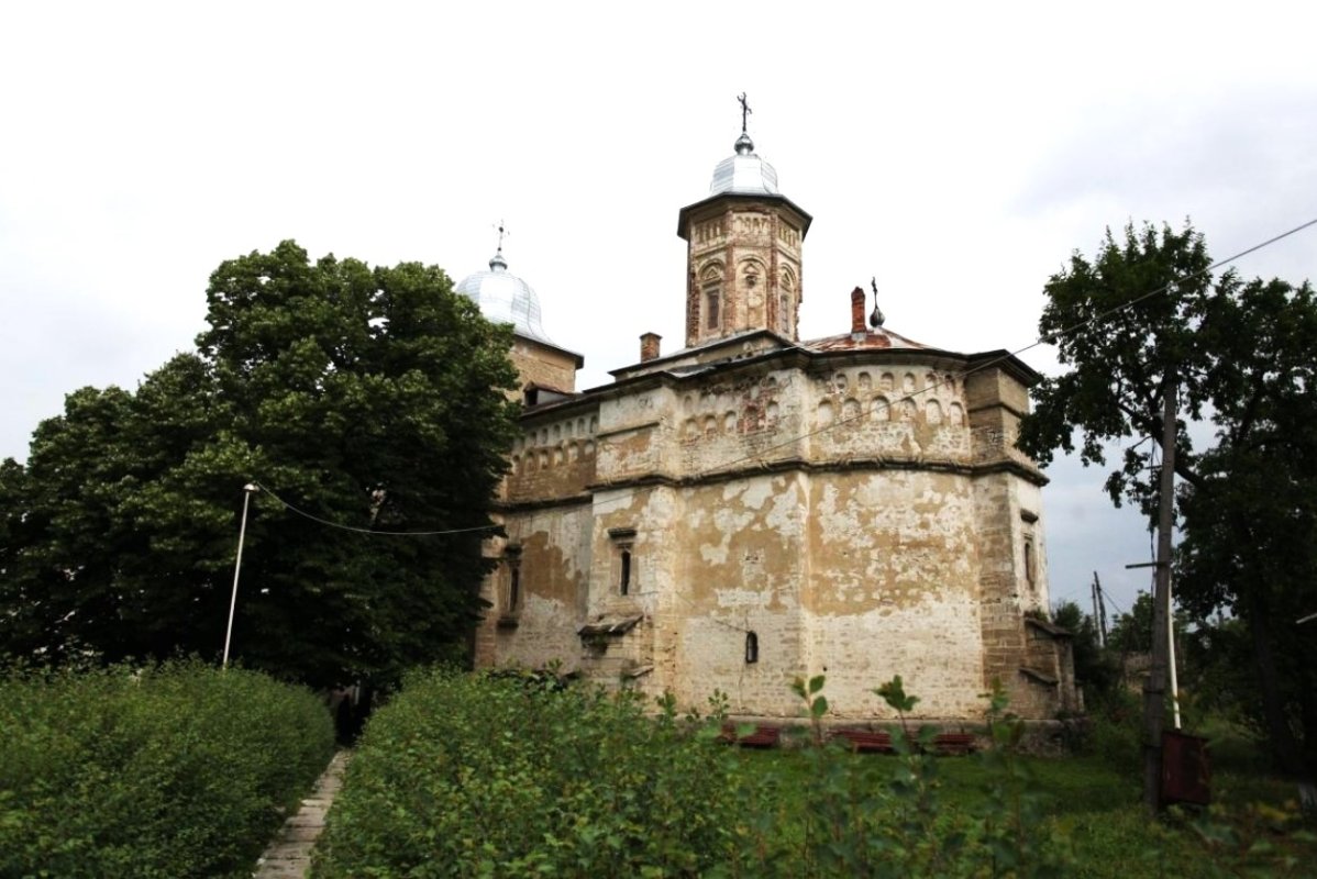 Mănăstirea renăscută din Codrii Iaşilor 301550
