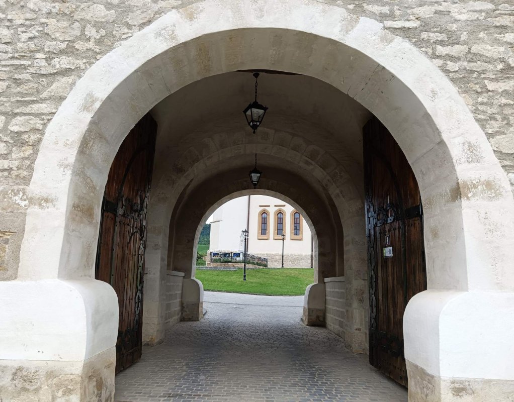 Mănăstirea renăscută din Codrii Iaşilor 301555