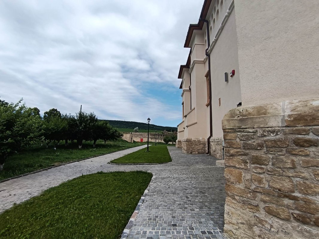 Mănăstirea renăscută din Codrii Iaşilor 301556