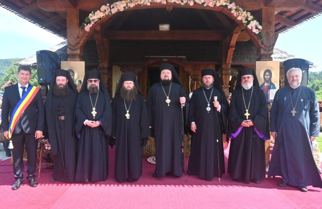 Resfințirea bisericii din Parohia Poiana Blenchii 301610