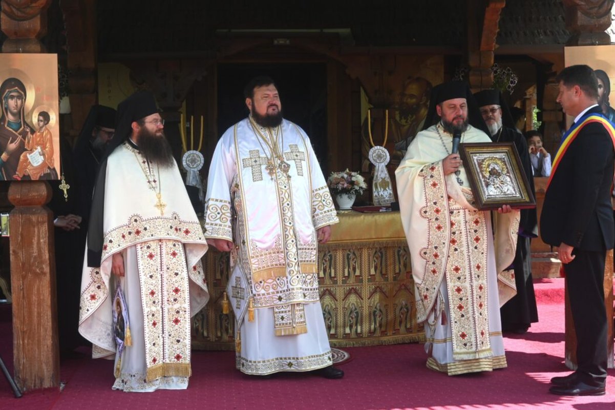 Resfințirea bisericii din Parohia Poiana Blenchii 301611