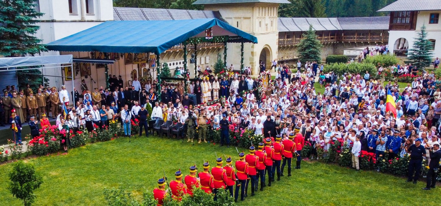 Sfântul Ștefan prăznuit în necropola sa, Putna, la 520 de ani de la nașterea în cer 301617