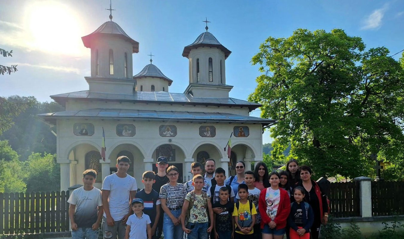 Tabere de vară la Mănăstirea Peștera din Dâmbovița 301663