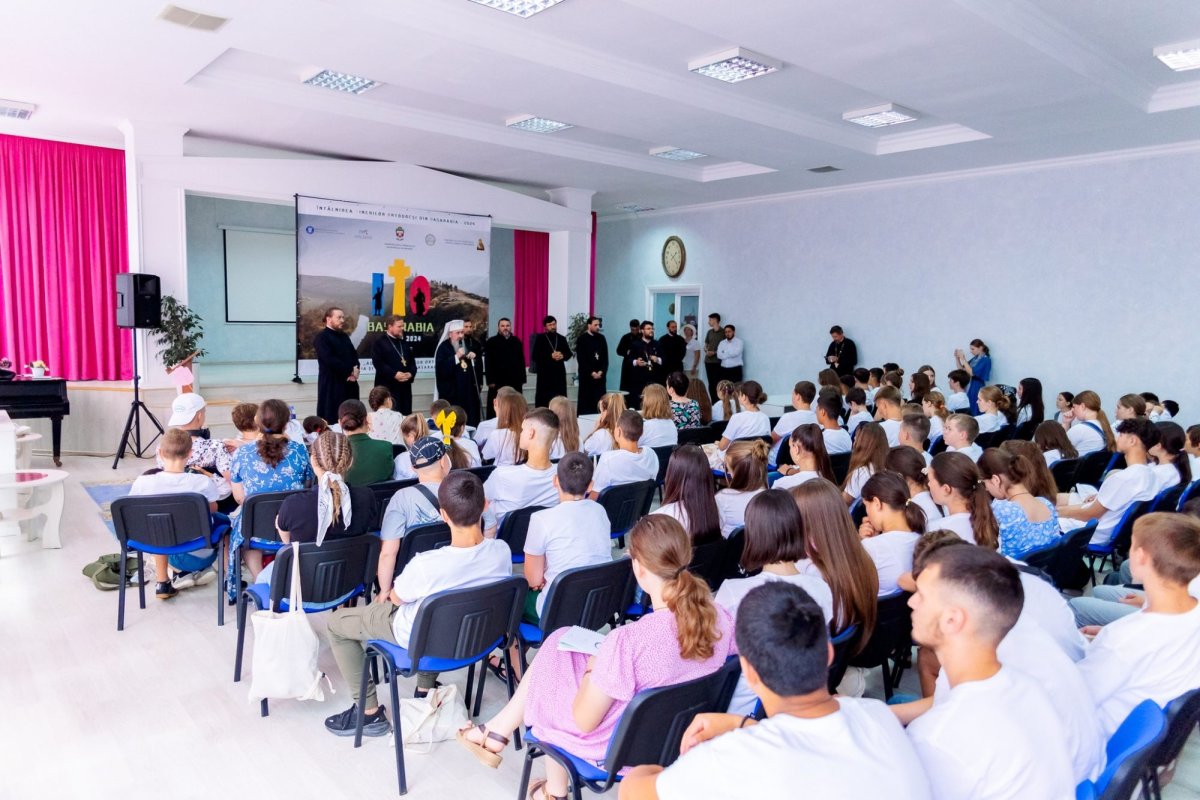 Peste 200 de tineri ortodocși români s‑au întâlnit la Orhei 301720