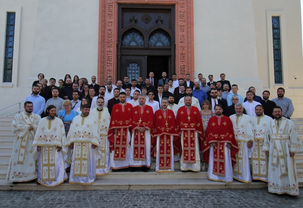 Festivitatea de absolvire pentru studenții Facultății de Teologie Ortodoxă din Craiova 302139