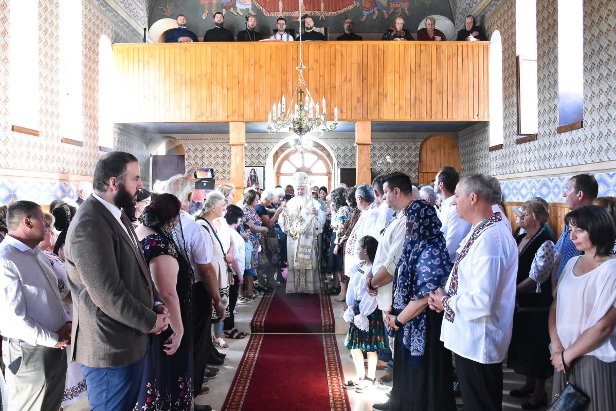 Resfințirea Bisericii „Sfinţii Apostoli Petru și Pavel” din Tiocu de Jos 302133