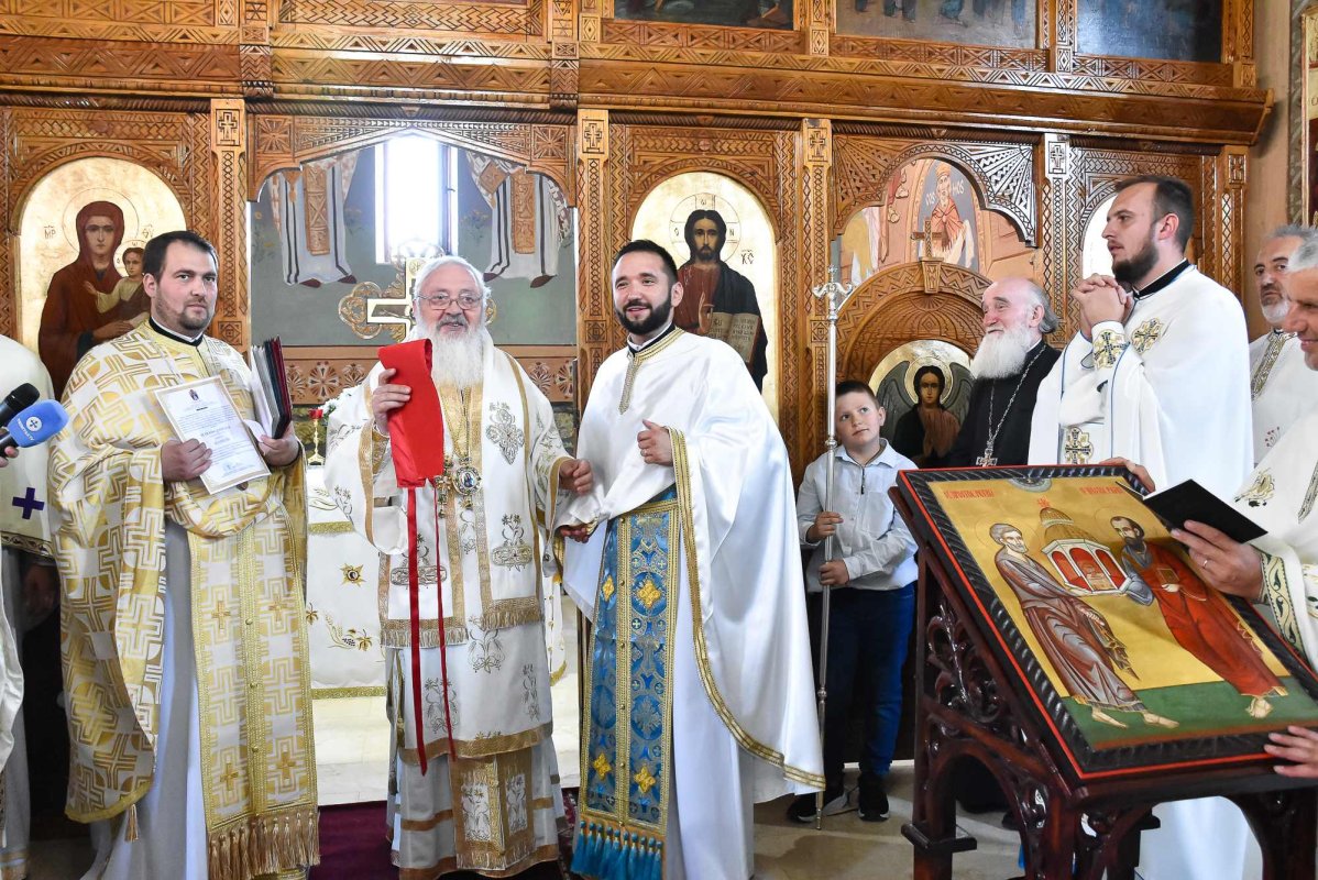 Resfințirea Bisericii „Sfinţii Apostoli Petru și Pavel” din Tiocu de Jos 302134