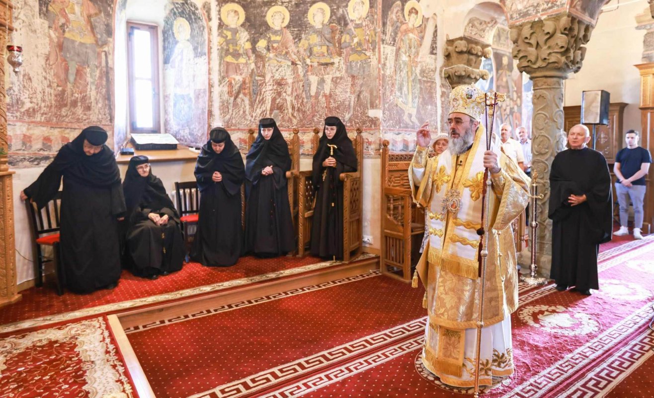 Sfinții Români, sărbătoriți la Schitul Berca 302151