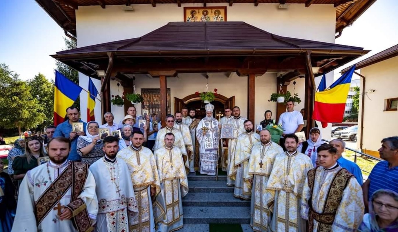 Sfințirea Altarului de vară din cadrul Parohiei „Sfinții Trei Ierarhi” din Bacău 302199