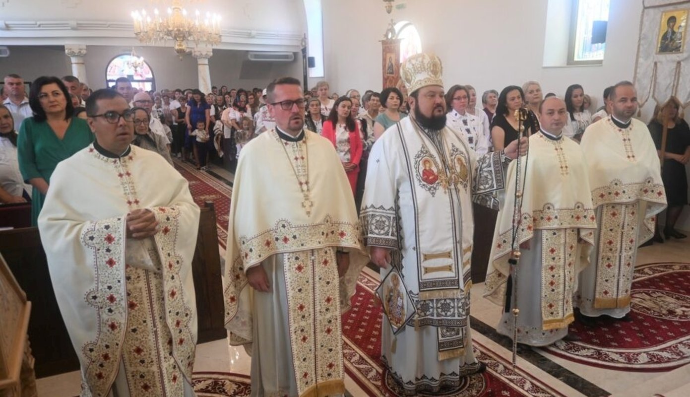 Slujbă de întemeiere a Sfintei Mese în Parohia Crasna, Sălaj 302180